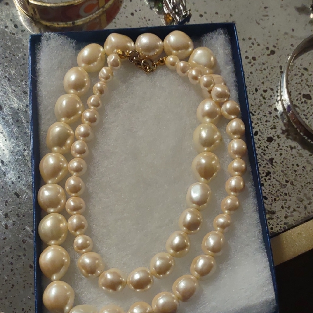 Elegant Cream Faux Pearl Necklace